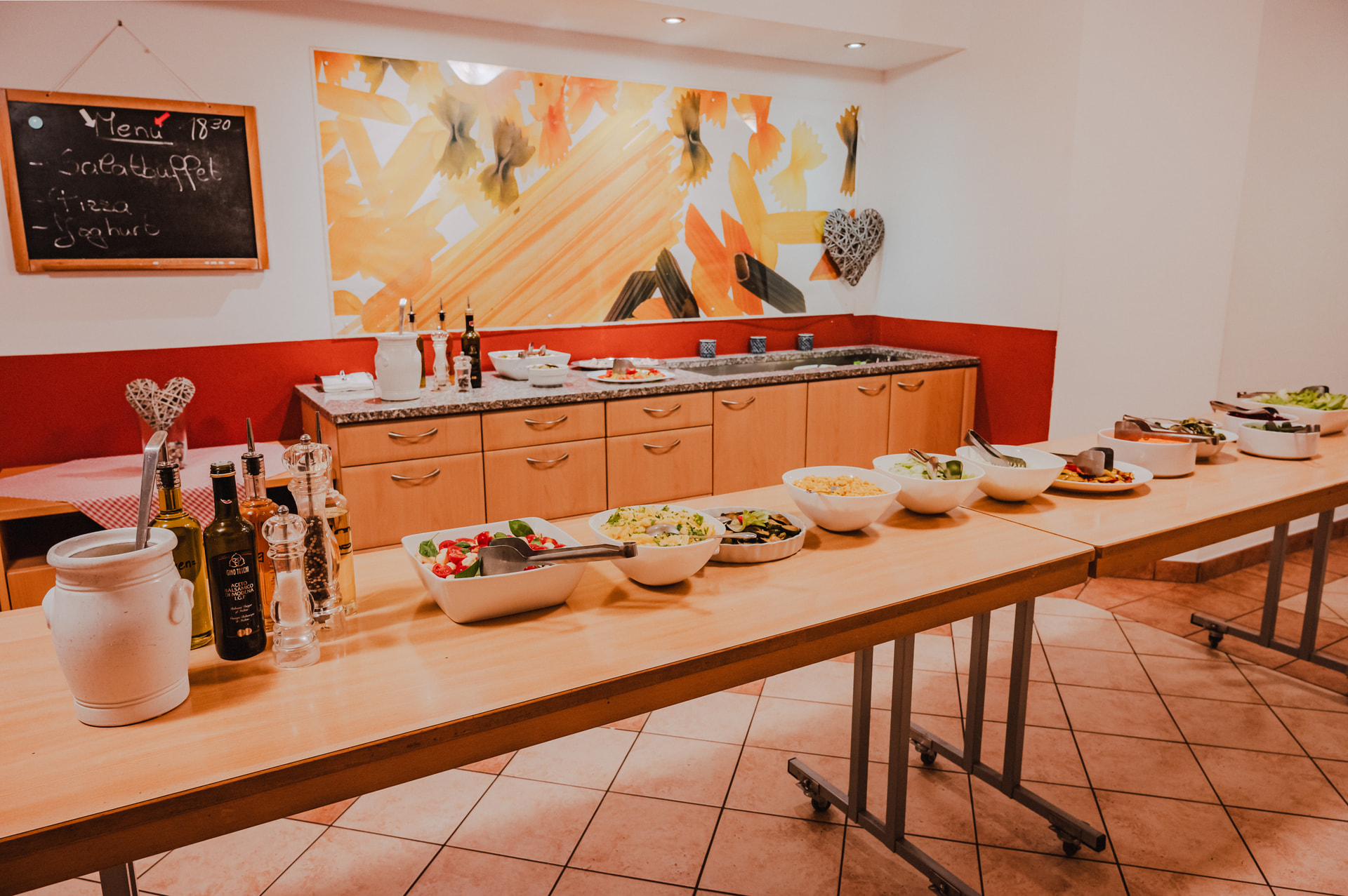 Frisches Salatbuffet im Sonnenhof